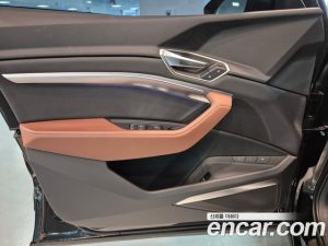 Audi Q8 e-tron 55 4WD Sportback 2024 года из Южной Кореи