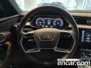 Audi Q8 e-tron 55 4WD Sportback 2024 года из Южной Кореи