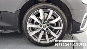 Audi A4 40 TFSI Premium 2023 года из Южной Кореи