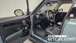 Mini Cooper 5Door MULTITONE Edition 2023 года из Южной Кореи