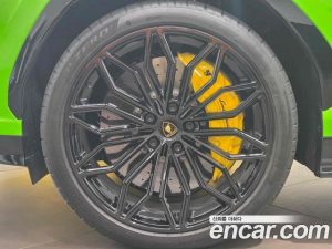 Lamborghini Urus 4.0 V8 SE 2025 года из Южной Кореи