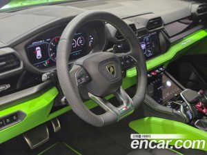 Lamborghini Urus 4.0 V8 SE 2025 года из Южной Кореи