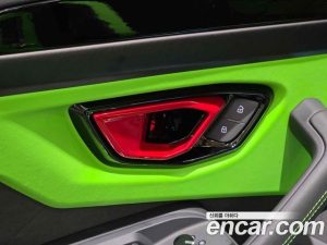 Lamborghini Urus 4.0 V8 SE 2025 года из Южной Кореи