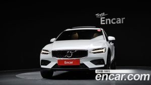 Volvo V60 B5 PRO AWD 2022 года из Южной Кореи