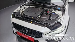 Volvo V60 B5 PRO AWD 2022 года из Южной Кореи