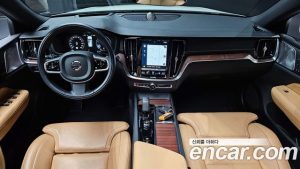 Volvo V60 B5 PRO AWD 2022 года из Южной Кореи
