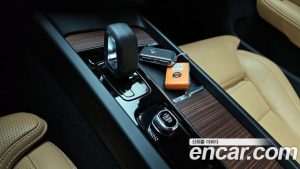 Volvo V60 B5 PRO AWD 2022 года из Южной Кореи
