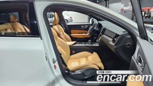 Volvo V60 B5 PRO AWD 2022 года из Южной Кореи