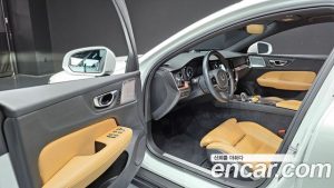 Volvo V60 B5 PRO AWD 2022 года из Южной Кореи