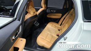 Volvo V60 B5 PRO AWD 2022 года из Южной Кореи