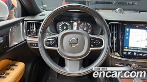 Volvo V60 B5 PRO AWD 2022 года из Южной Кореи