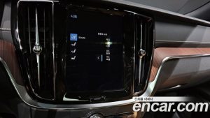 Volvo V60 B5 PRO AWD 2022 года из Южной Кореи