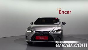 Lexus ES Luxury Plus 2023 года из Южной Кореи