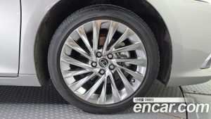 Lexus ES Luxury Plus 2023 года из Южной Кореи