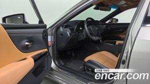 Lexus ES Luxury Plus 2023 года из Южной Кореи