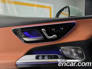 Mercedes-Benz GLC-Class GLC300 4MATIC AMG Line 2023 года из Южной Кореи