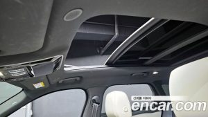 Land Rover Range Rover Velar 2.0 P250 R-Dynamic SE 2022 года из Южной Кореи