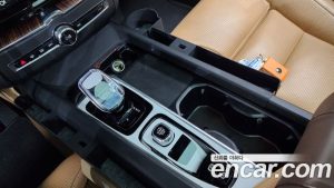 Volvo XC60 T8 Ultra Bright 2025 года из Южной Кореи