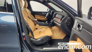 Volvo XC60 T8 Ultra Bright 2025 года из Южной Кореи