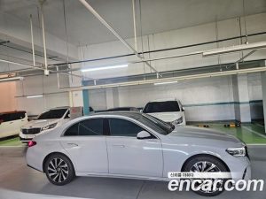 Mercedes-Benz E-Class E300 4MATIC Exclusive 2024 года из Южной Кореи