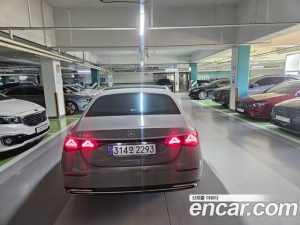 Mercedes-Benz E-Class E300 4MATIC Exclusive 2024 года из Южной Кореи