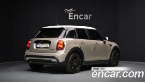 Mini Cooper 5Door CLASSIC 2024 года из Южной Кореи