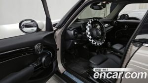 Mini Cooper 5Door CLASSIC 2024 года из Южной Кореи