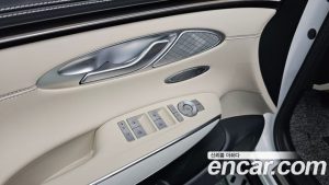 Genesis GV70 2.5T Бензин 2WD 2025 года из Южной Кореи