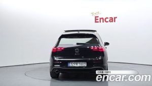 Volkswagen Golf 2.0 GTI 2022 года из Южной Кореи