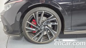 Volkswagen Golf 2.0 GTI 2022 года из Южной Кореи