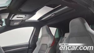 Volkswagen Golf 2.0 GTI 2022 года из Южной Кореи