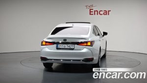 Lexus ES Luxury Plus 2025 года из Южной Кореи