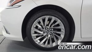 Lexus ES Luxury Plus 2025 года из Южной Кореи