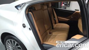 Lexus ES Luxury Plus 2025 года из Южной Кореи