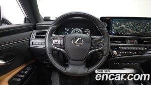 Lexus ES Luxury Plus 2025 года из Южной Кореи