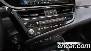 Lexus ES Luxury Plus 2025 года из Южной Кореи