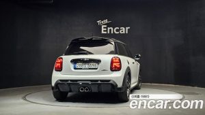 Mini Cooper JCW 2024 года из Южной Кореи
