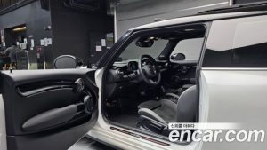 Mini Cooper JCW 2024 года из Южной Кореи