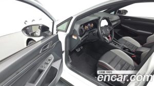 Volkswagen Golf 2.0 GTI 2022 года из Южной Кореи