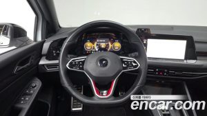 Volkswagen Golf 2.0 GTI 2022 года из Южной Кореи