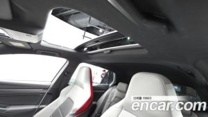 Volkswagen Golf 2.0 GTI 2022 года из Южной Кореи