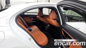 Mercedes-Benz C-Class C300 4MATIC Avantgarde 2024 года из Южной Кореи