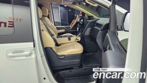Hyundai Staria L3.5 Tourer 11-Seater 2025 года из Южной Кореи
