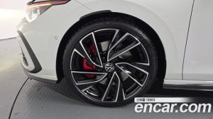 Volkswagen Golf 2.0 GTI 2024 года из Южной Кореи
