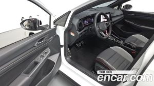 Volkswagen Golf 2.0 GTI 2024 года из Южной Кореи