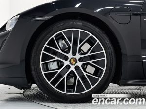 Porsche Taycan Base 2024 года из Южной Кореи