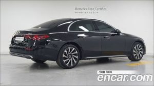 Mercedes-Benz E-Class E300 4MATIC Exclusive 2024 года из Южной Кореи
