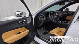 Volvo XC60 B5 ULTIMATE Bright 2024 года из Южной Кореи