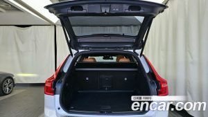 Volvo XC60 B5 ULTIMATE Bright 2024 года из Южной Кореи