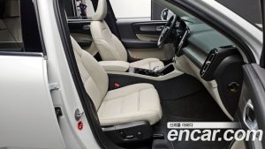 Volvo XC40 B4 ULTIMATE Bright 2024 года из Южной Кореи